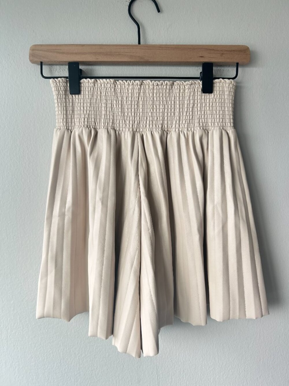 A.L.C. Bondi Pleated Vegan Leather Smocked High Rise Shorts Size 0 - Picture 5 of 8